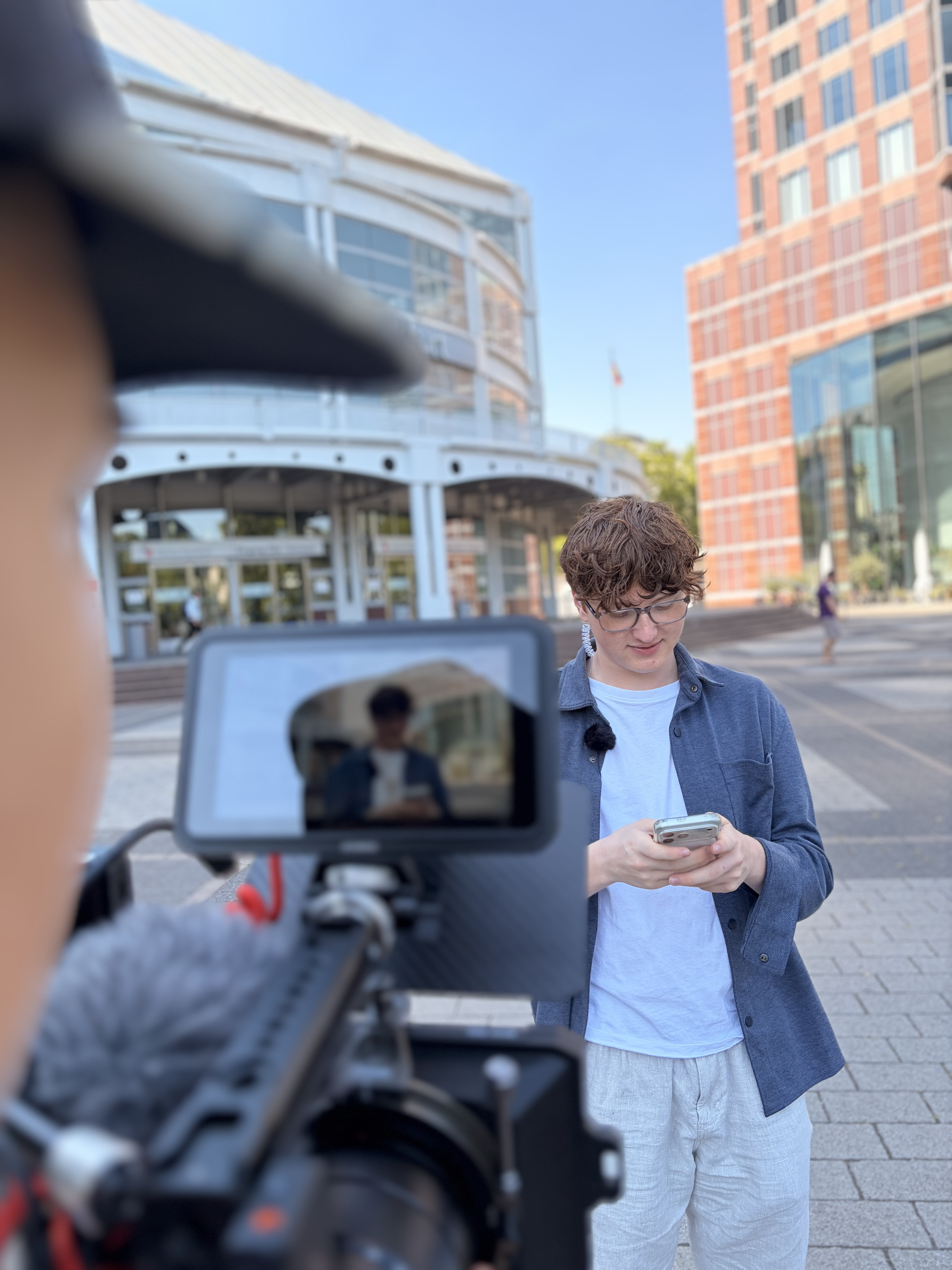 Aaron mit Kamera